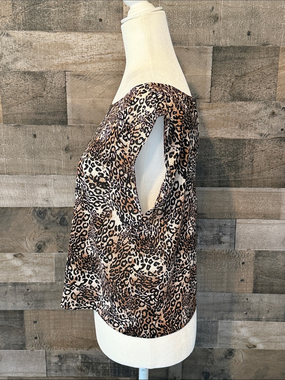 Alice + Olivia Leopard Print Top, Size M - Picture 4 of 16
